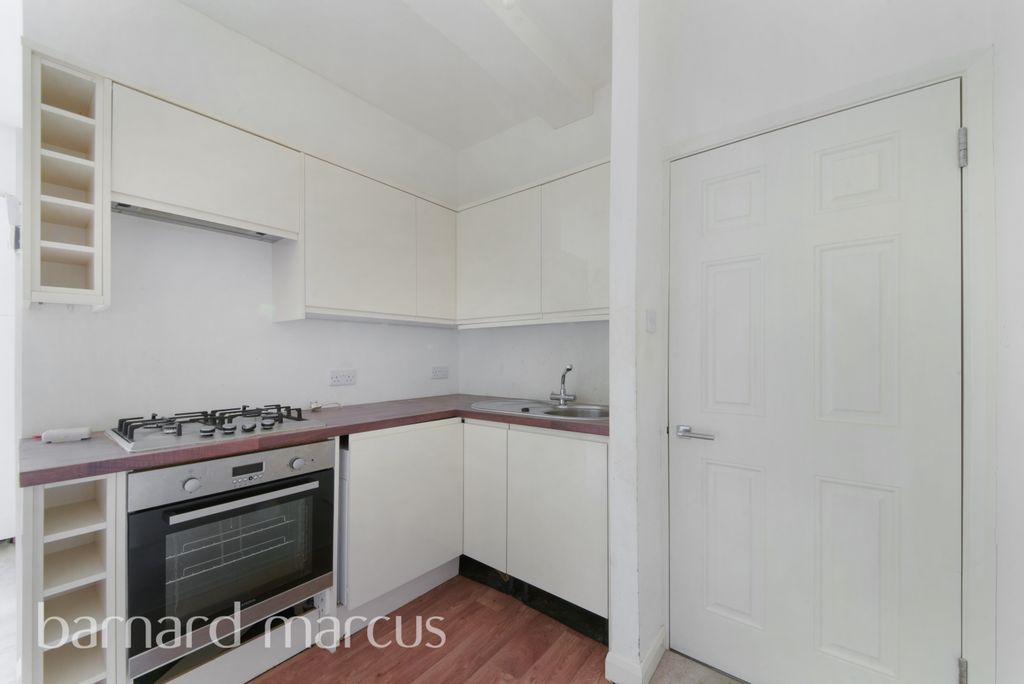 Property photo 1 of 9 Kitchen