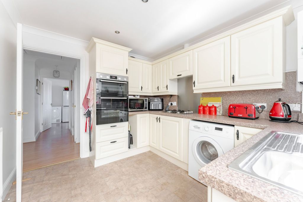 Property photo 3 of 19