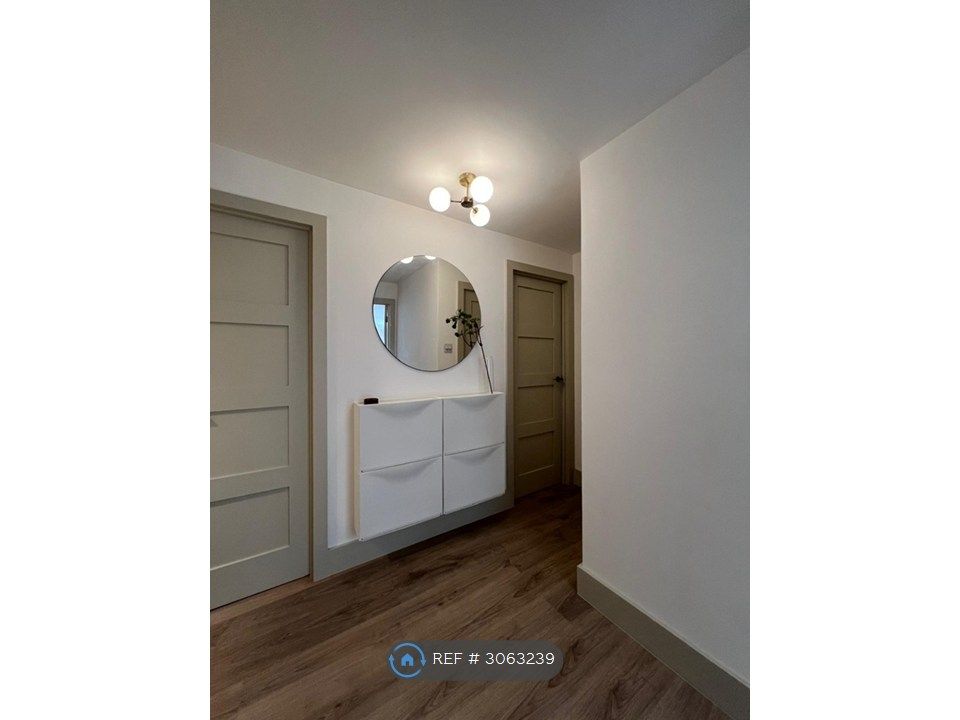 Property photo 3 of 24 Hallway