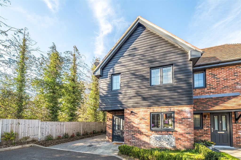 Property photo 1 of 17 1439052-24-69d532Bd46Eec.Jpg