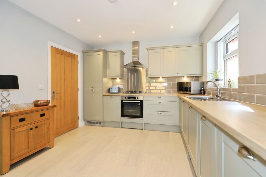 Property photo 3 of 22 Pbox-Img.Jpg