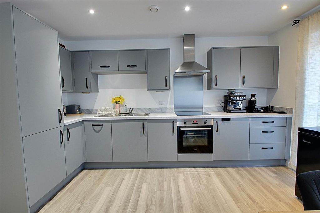 Property photo 3 of 21 Kitchen.Jpg