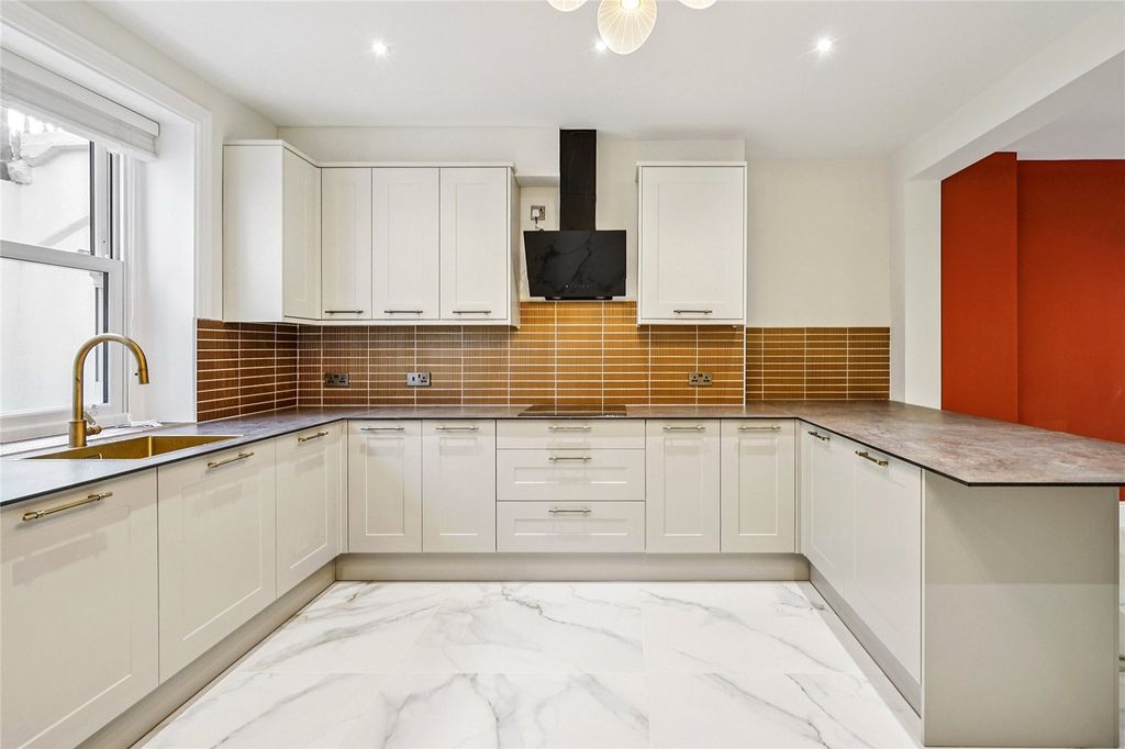 Property photo 3 of 16 Picture No. 15