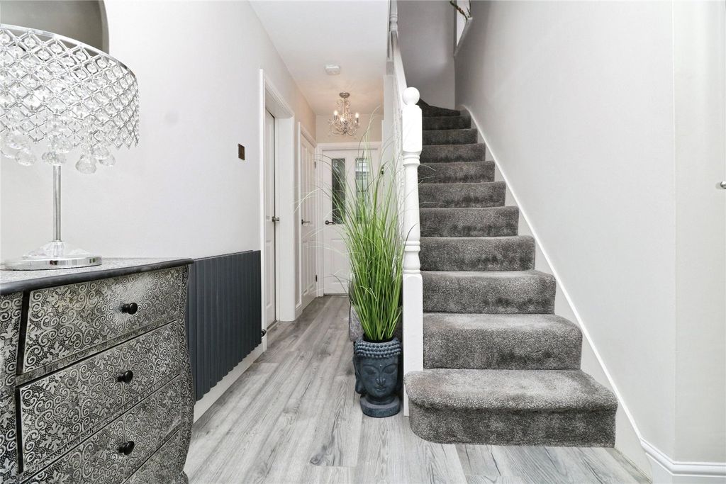 Property photo 2 of 18 Picture No. 13