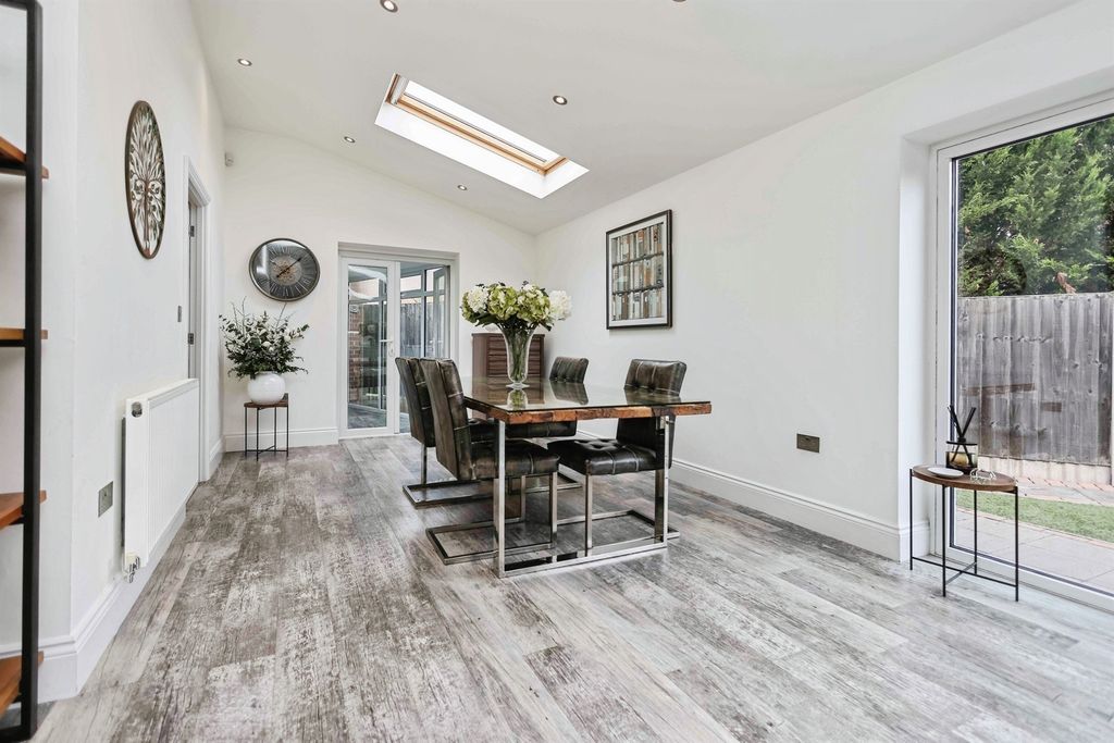 Property photo 2 of 20