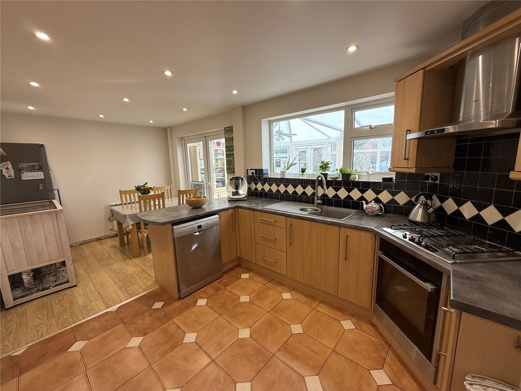 Property photo 2 of 19 Picture No. 12