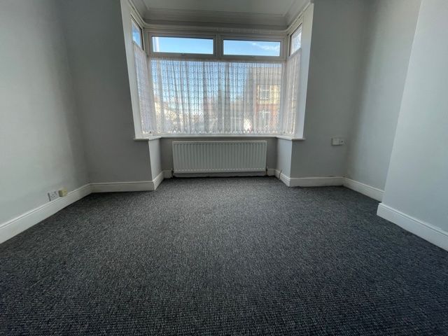 Additional image 4 of 3 bed semi-detached house to rentStockingstone Road, Luton LU2