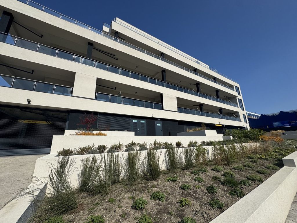 Property photo 2 of 12 Picture No. 11