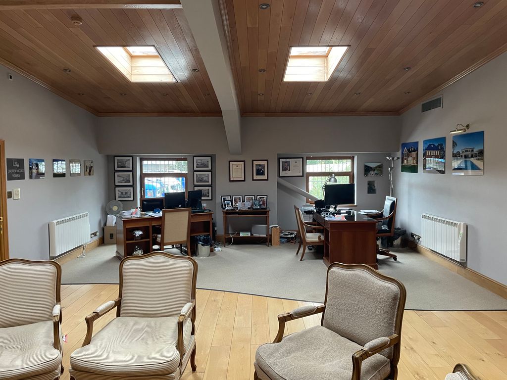 Property photo 3 of 4