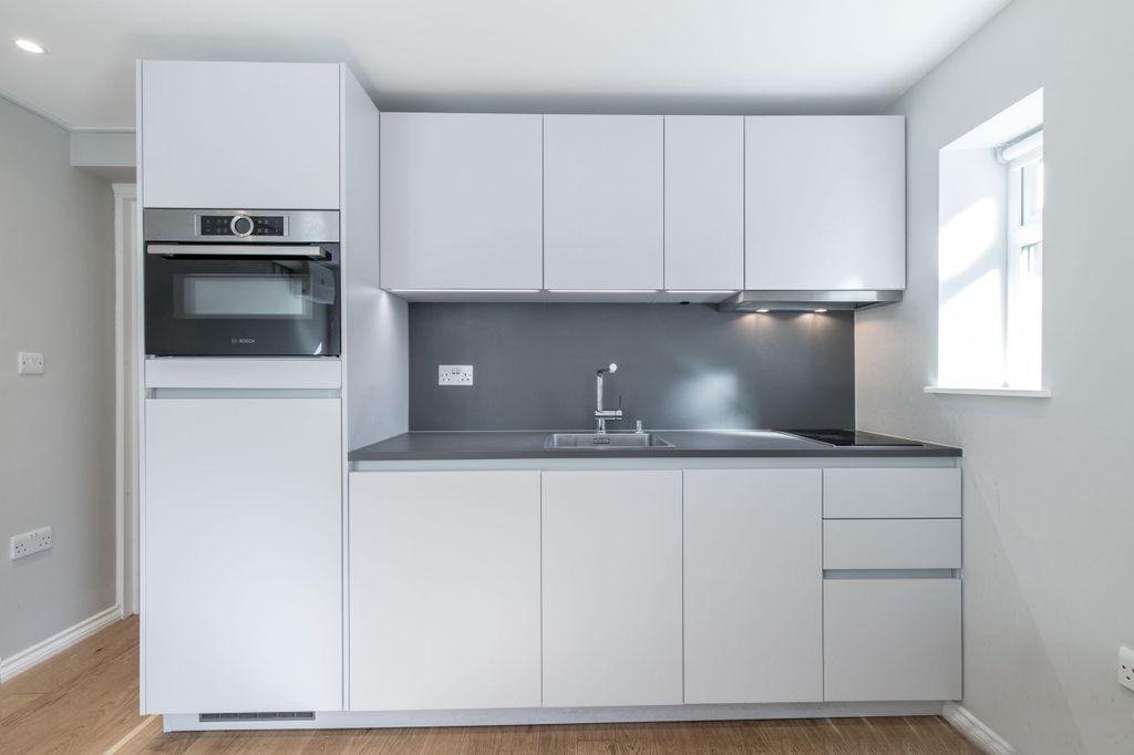 Property photo 1 of 10 Kitchen