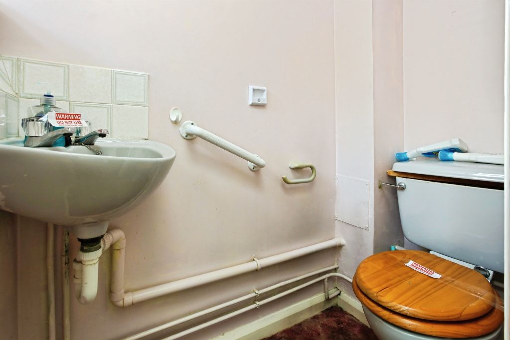Property photo 2 of 20