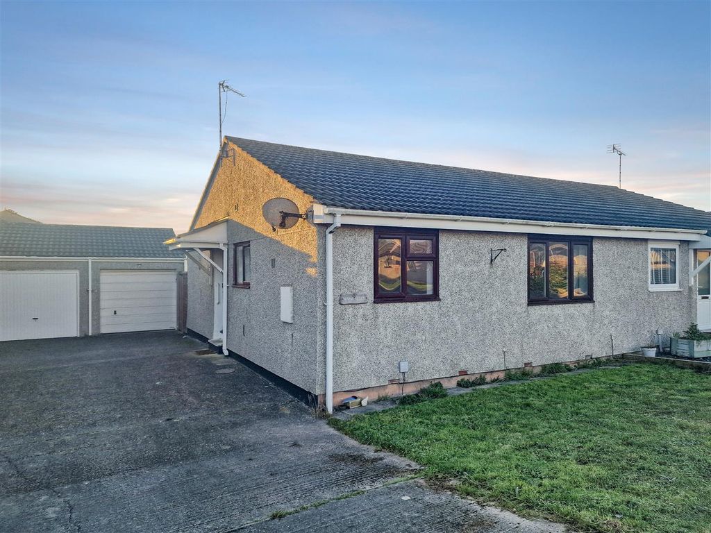 Property photo 1 of 12 External