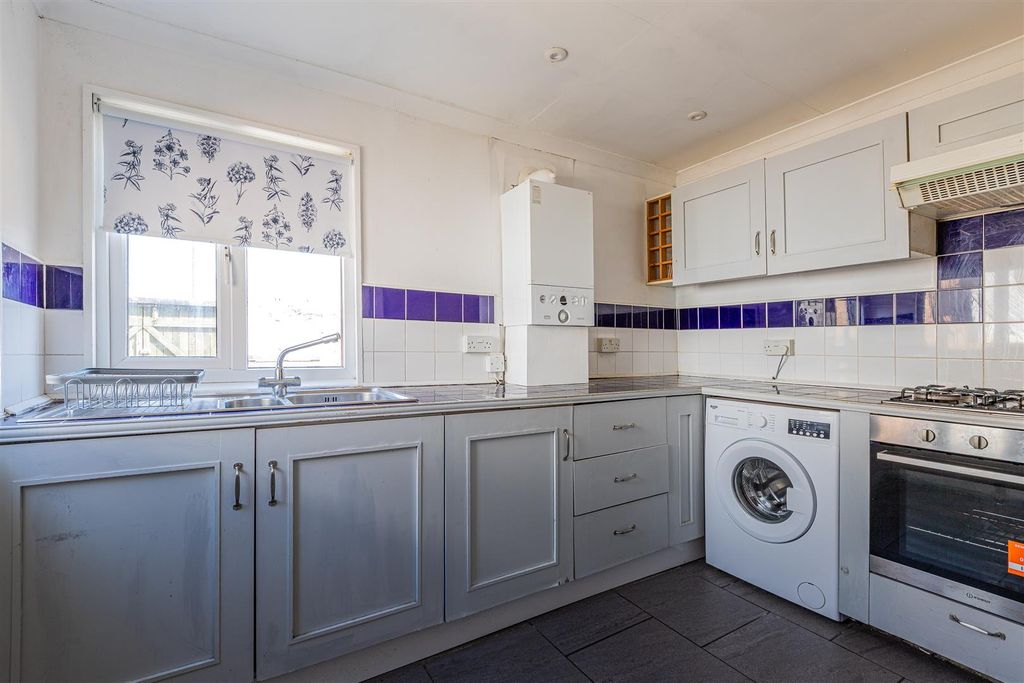 Property photo 3 of 13 Llandaff Road 20A-4.Jpg