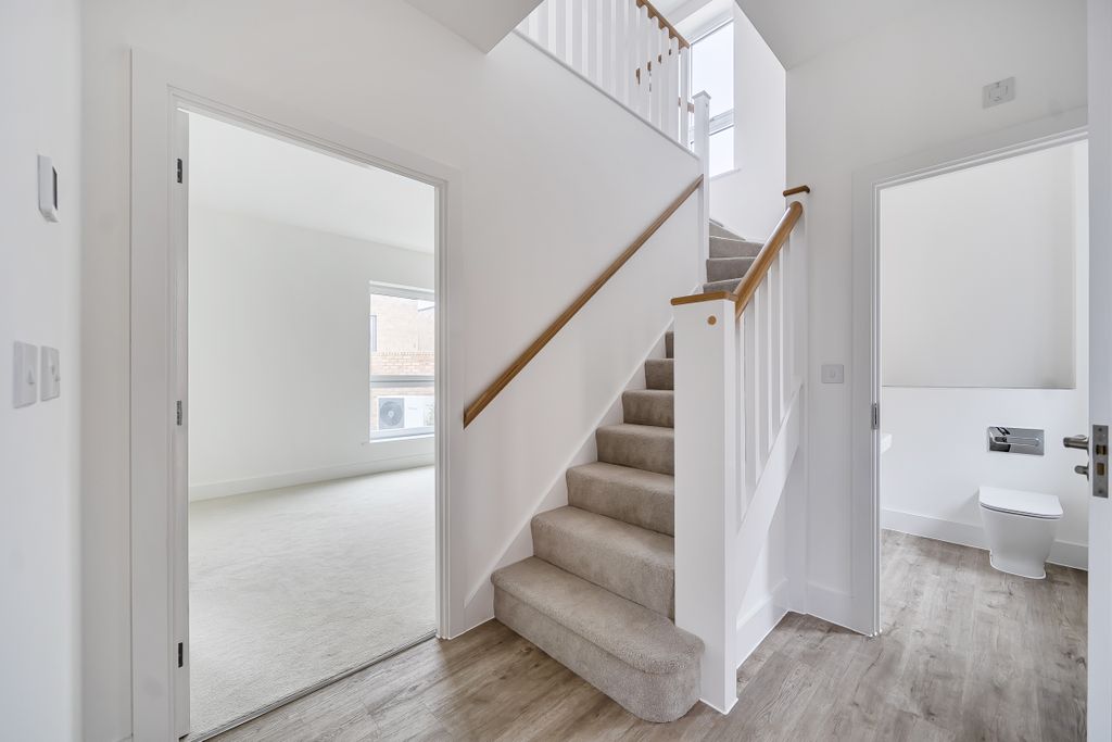 Property photo 2 of 11 140103426968E05A1Cfaa