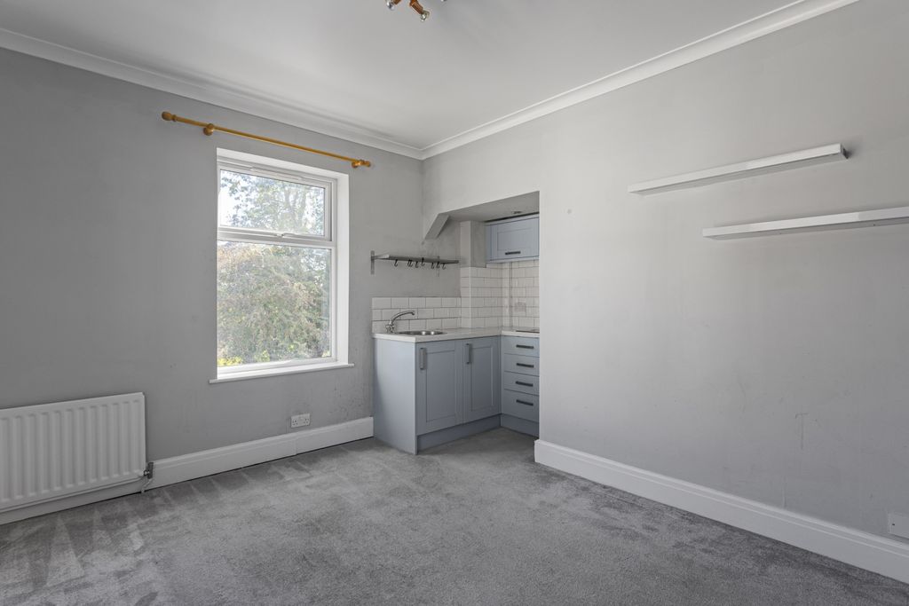 Property photo 3 of 8 Kitchen_1