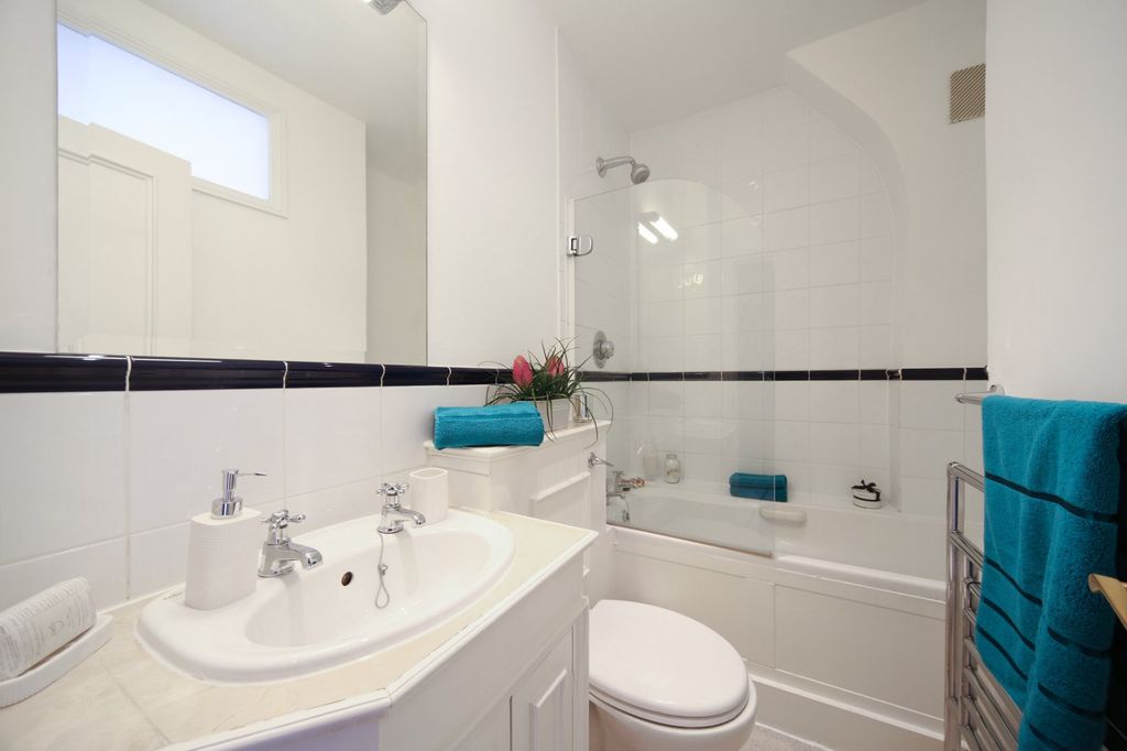 Property photo 3 of 6 Bathroom