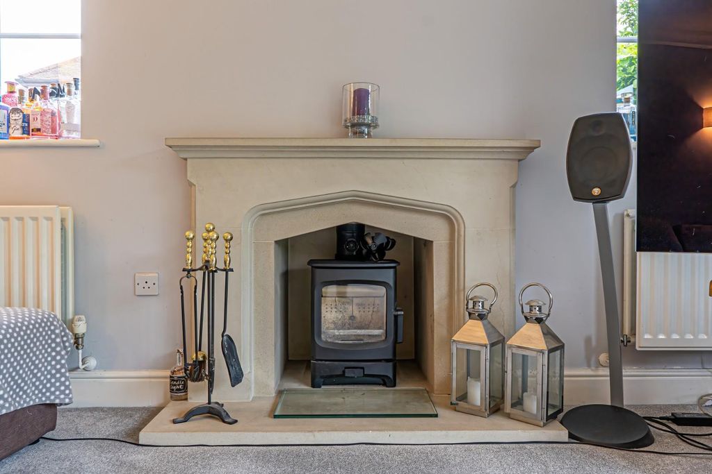 Property photo 3 of 36