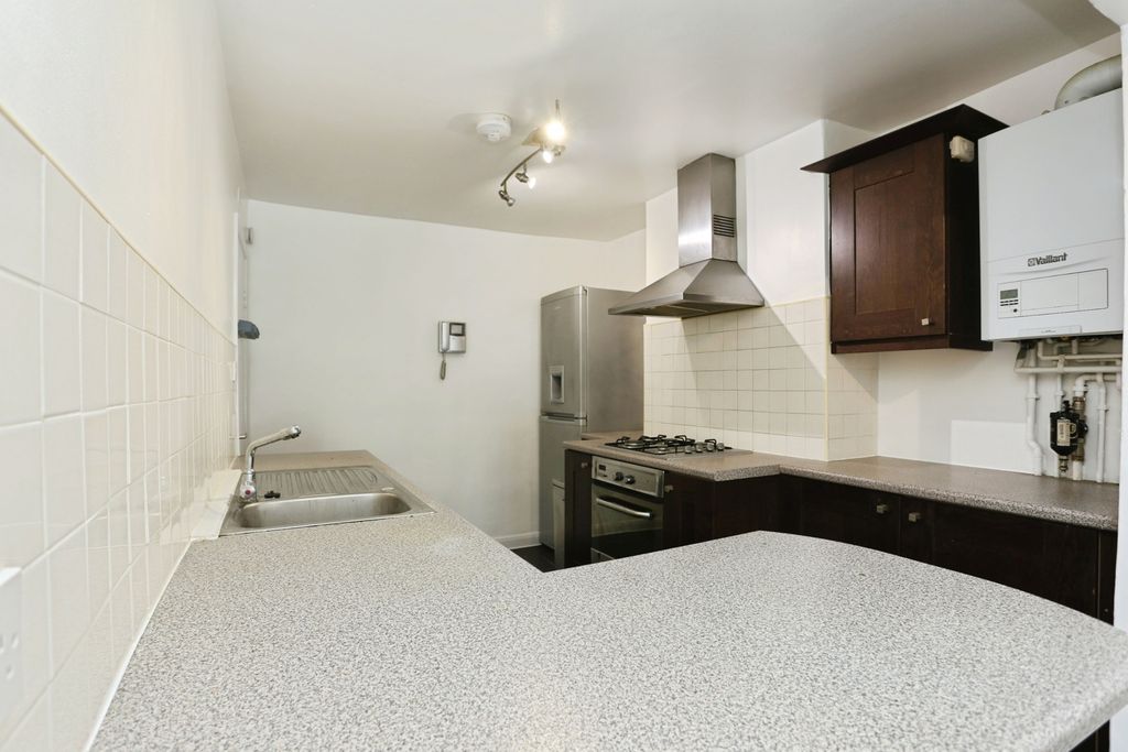 Property photo 2 of 20 Pbox-Img.Jpg