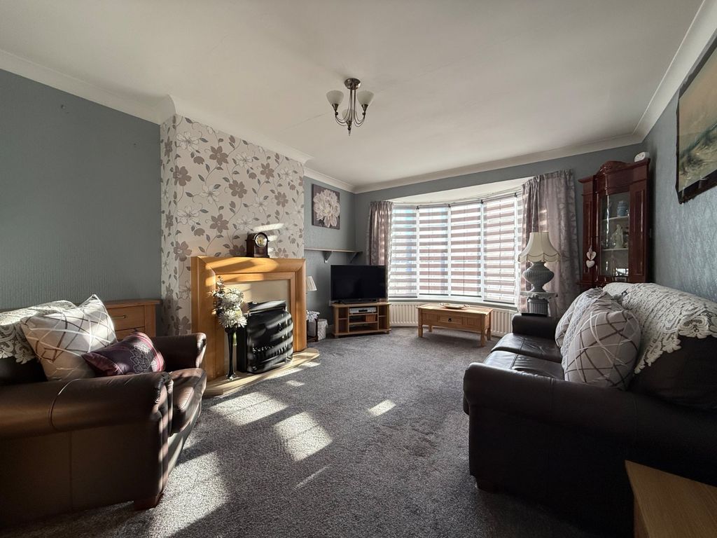 Property photo 3 of 10 Living Room