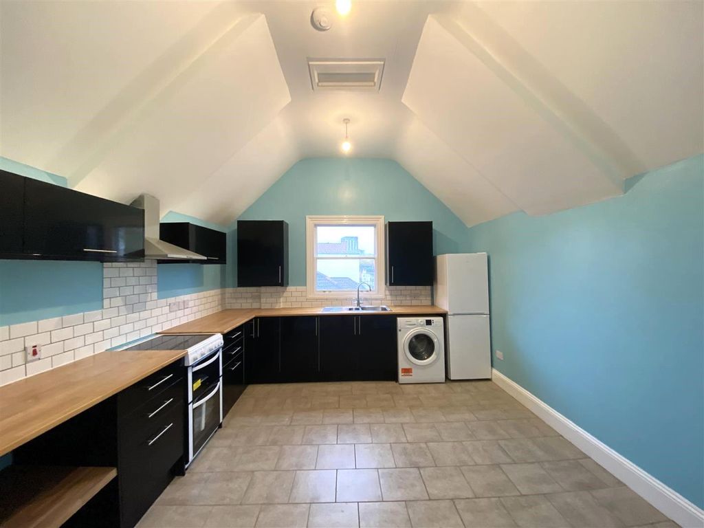 Property photo 1 of 10 Kitchen.Jpg