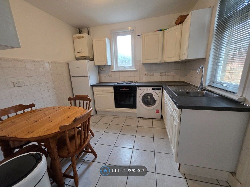 Property photo 2 of 9 Kitchen