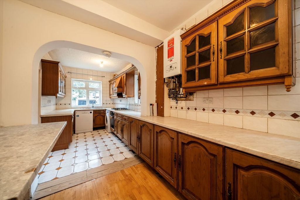 Property photo 3 of 6