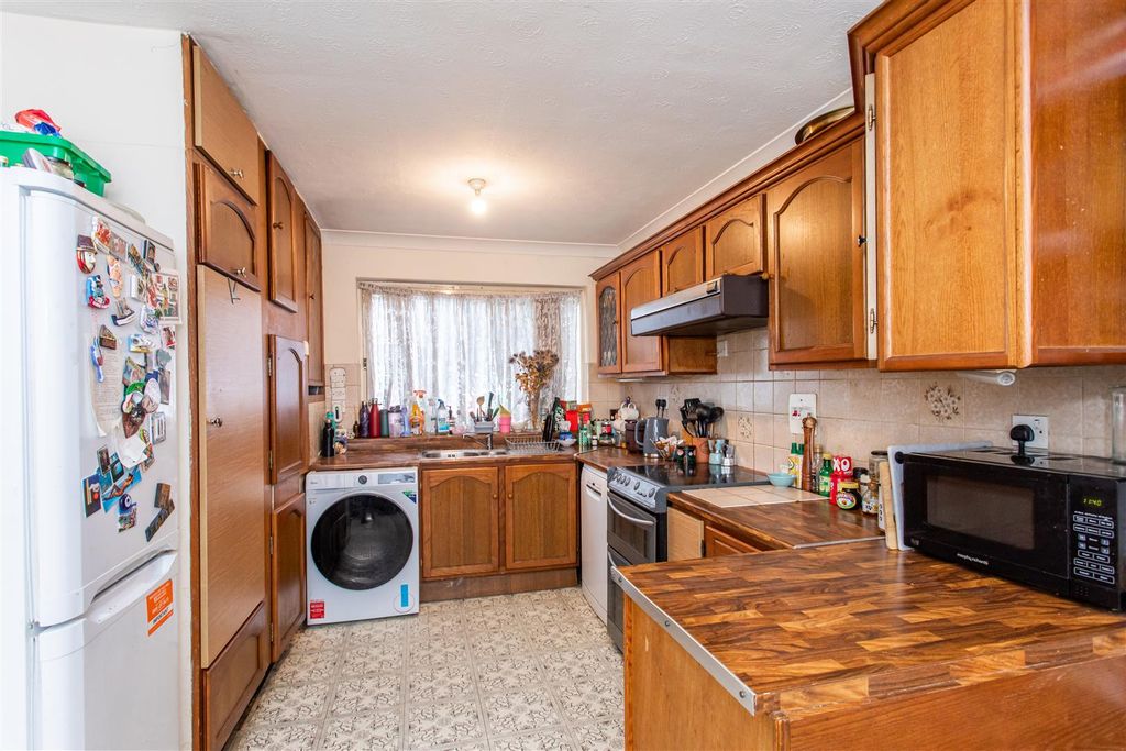 Property photo 3 of 13 Kitchen