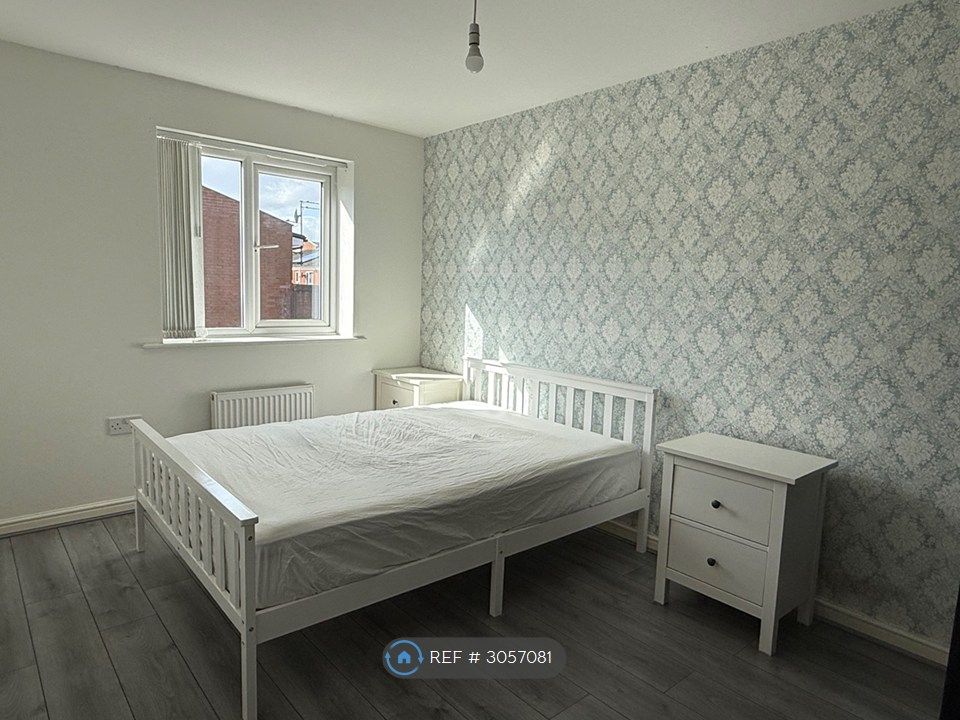 Property photo 2 of 16 Double Bedroom