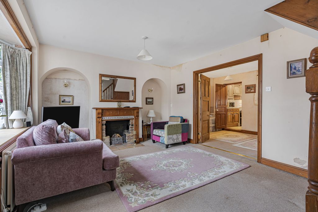 Property photo 2 of 21