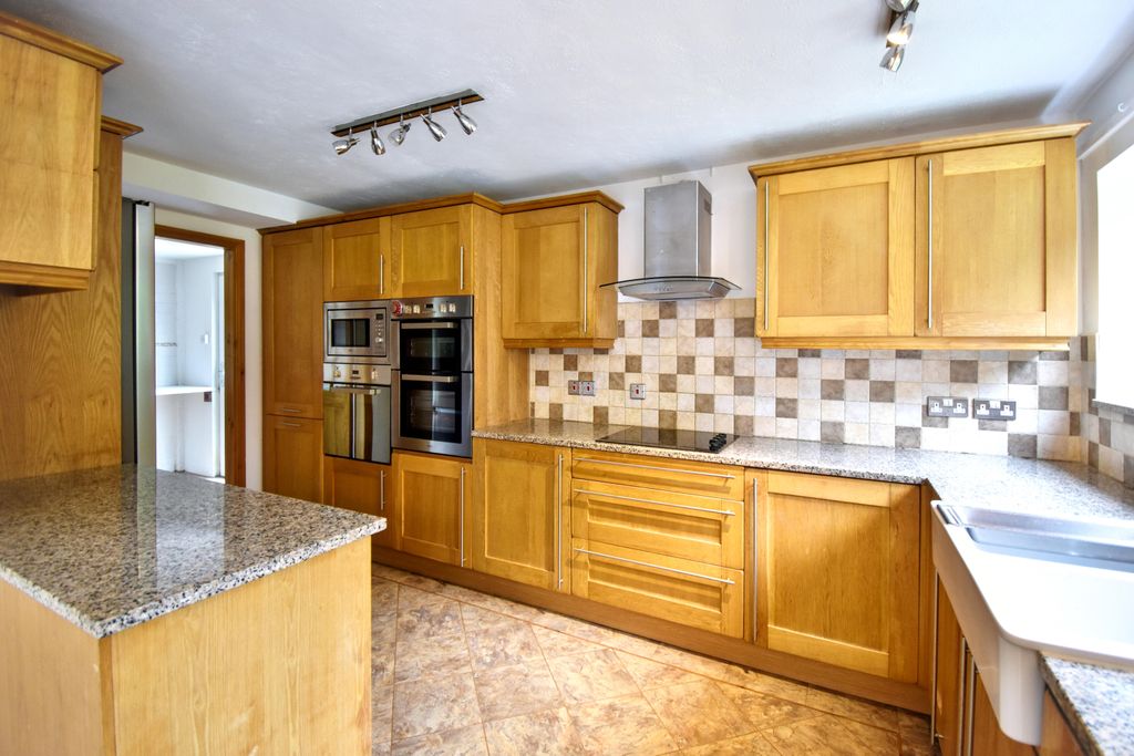 Property photo 3 of 25