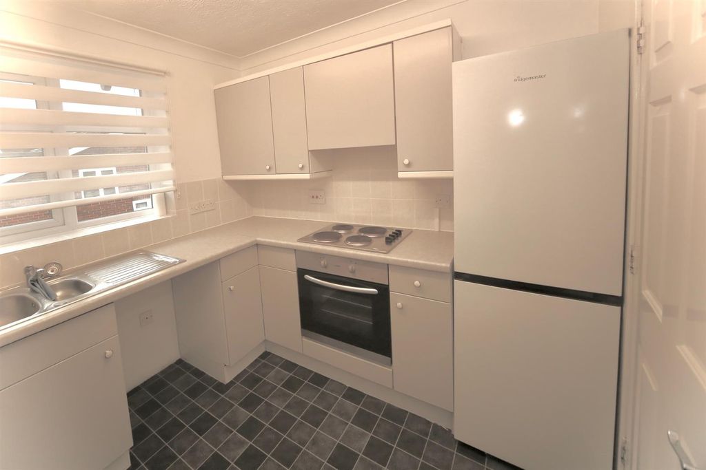 Property photo 3 of 11 Kitchen.Jpg