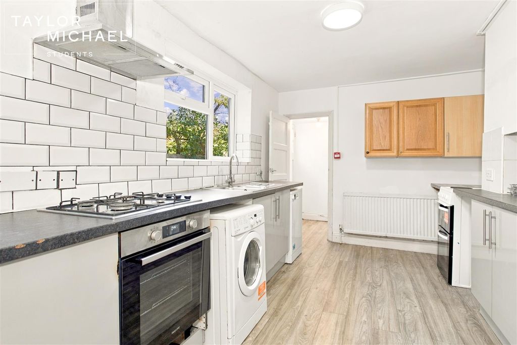 Property photo 1 of 25 Kitchen