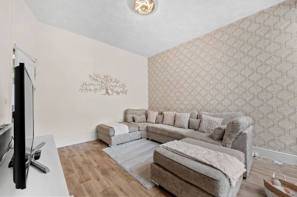 Property photo 2 of 34
