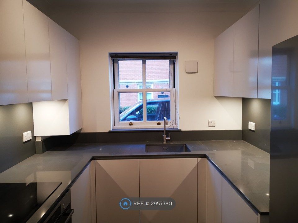 Property photo 3 of 6 Kitchen 1