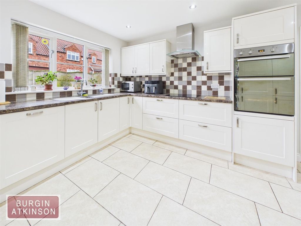 Property photo 3 of 25 Cam01619G0-Pr0188-Still008.Jpg