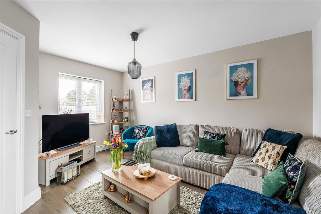 Property photo 3 of 24 5-Hayward-Mews-1.Jpg