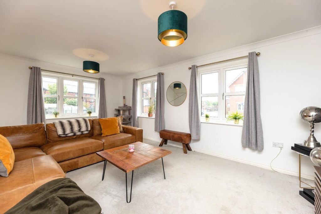 Property photo 3 of 18 c5177d2A-7257-4F26-821c-8Fffd33E32F0.Jpg