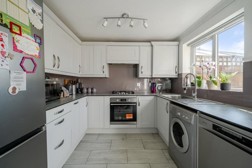 Property photo 2 of 19 Kitchen