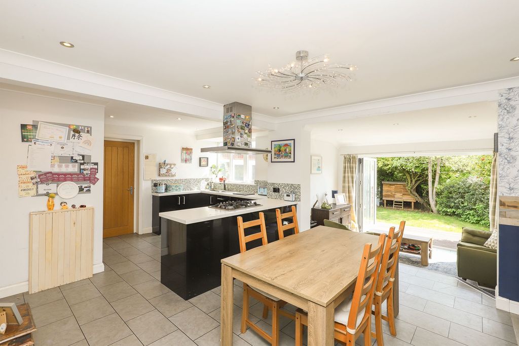 Property photo 3 of 24