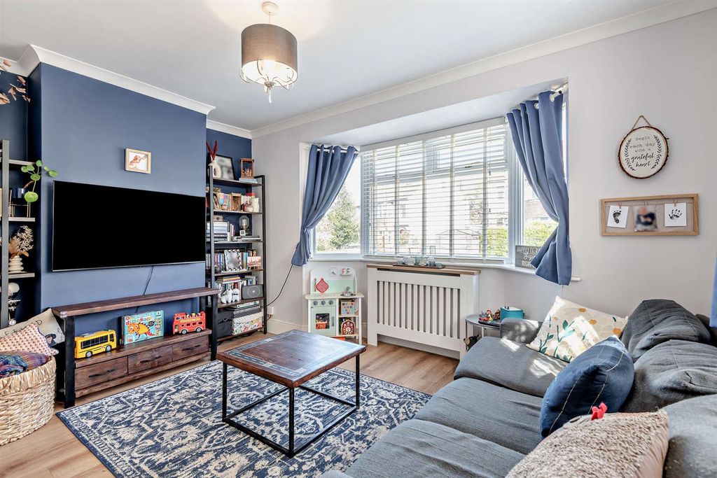 Property photo 2 of 18 8685338-Interior07-800.Jpg