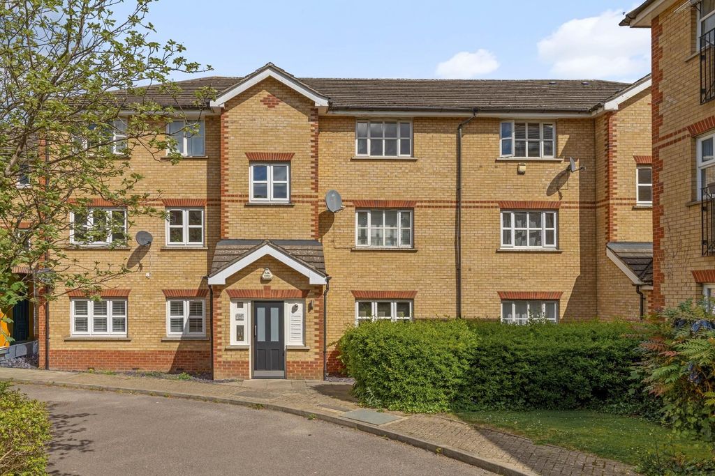 Property photo 2 of 12 27 Lyric Mews, Se26 -  11.Jpg