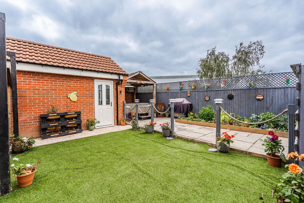 Property photo 1 of 21