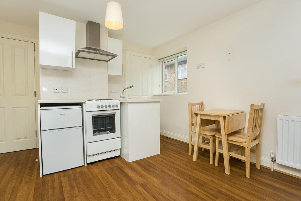 Property photo 3 of 5