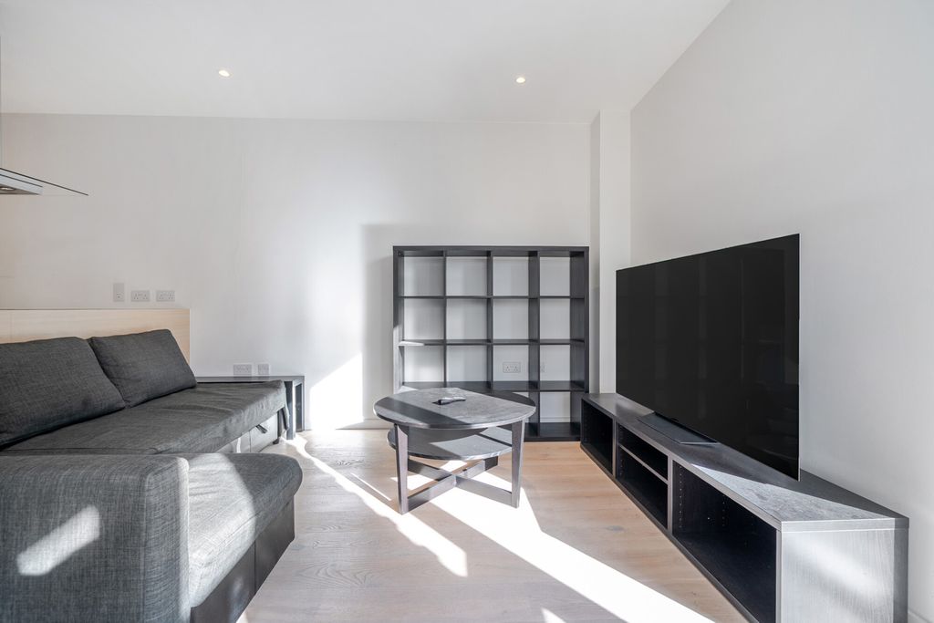 Property photo 3 of 19 1535913-3-1A139cc...