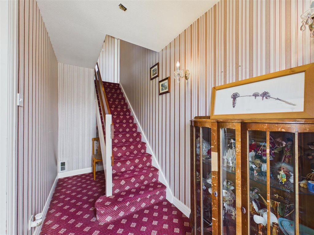 Property photo 2 of 14 Entrance Hallway