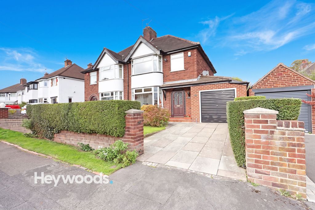 Property photo 1 of 32