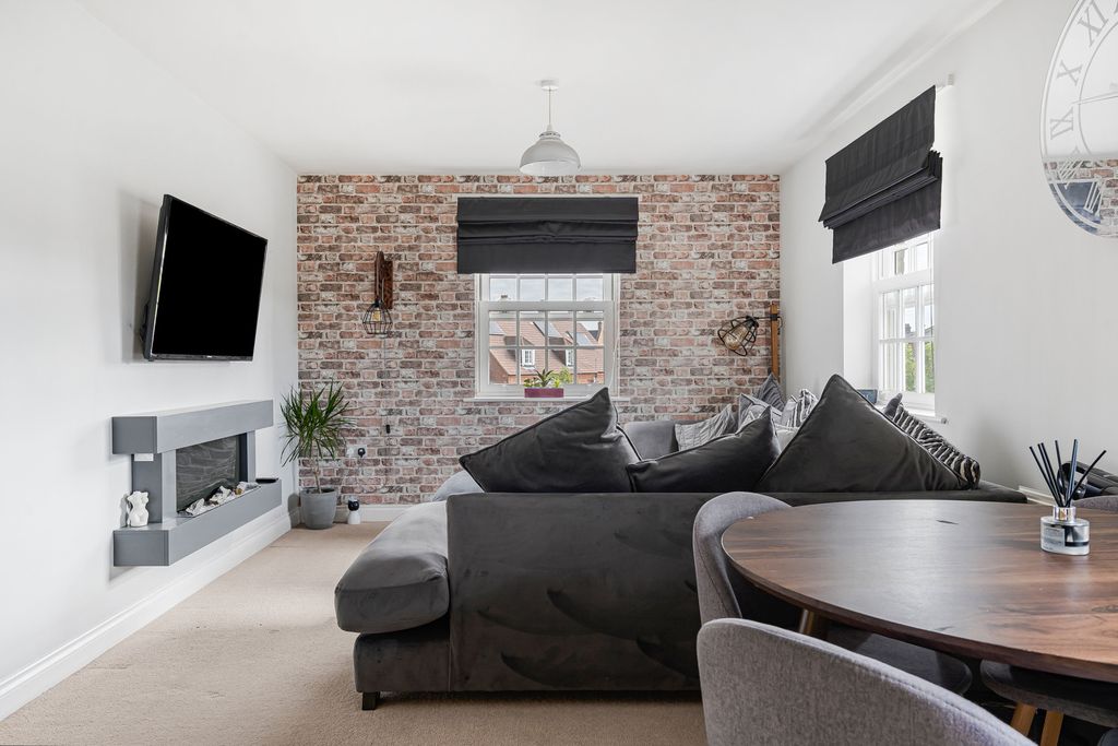 Property photo 1 of 11 Living Room For 49 Saxon Way.Jpg