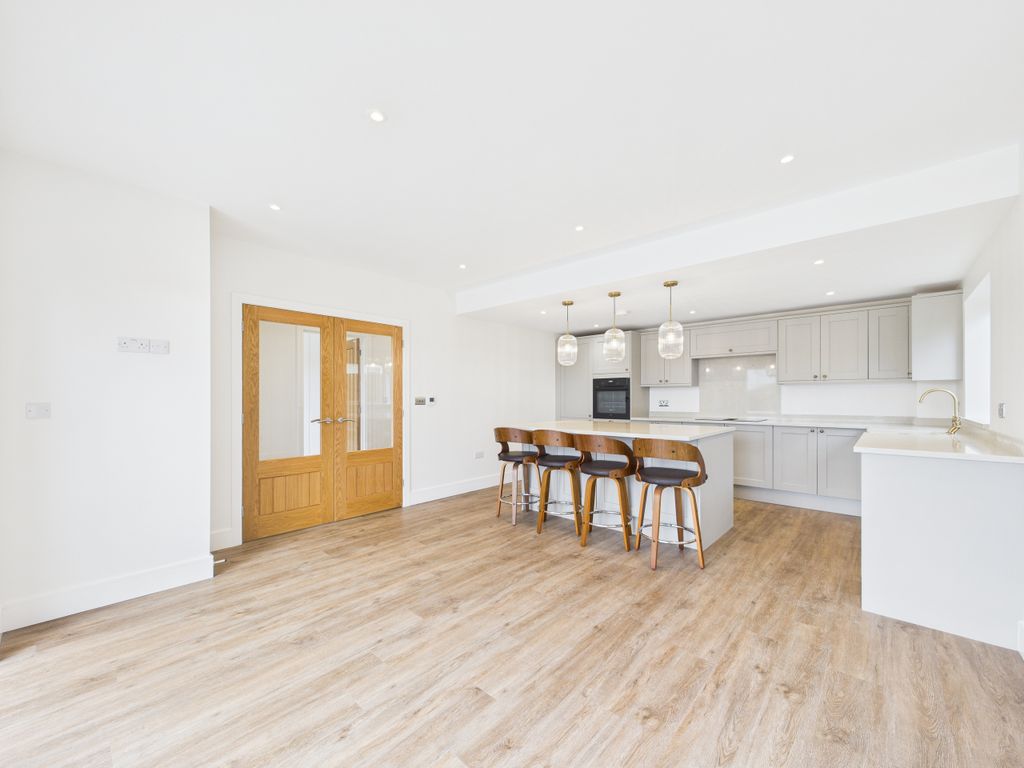 Property photo 2 of 15 Cam01354G0-Pr0641-Still001