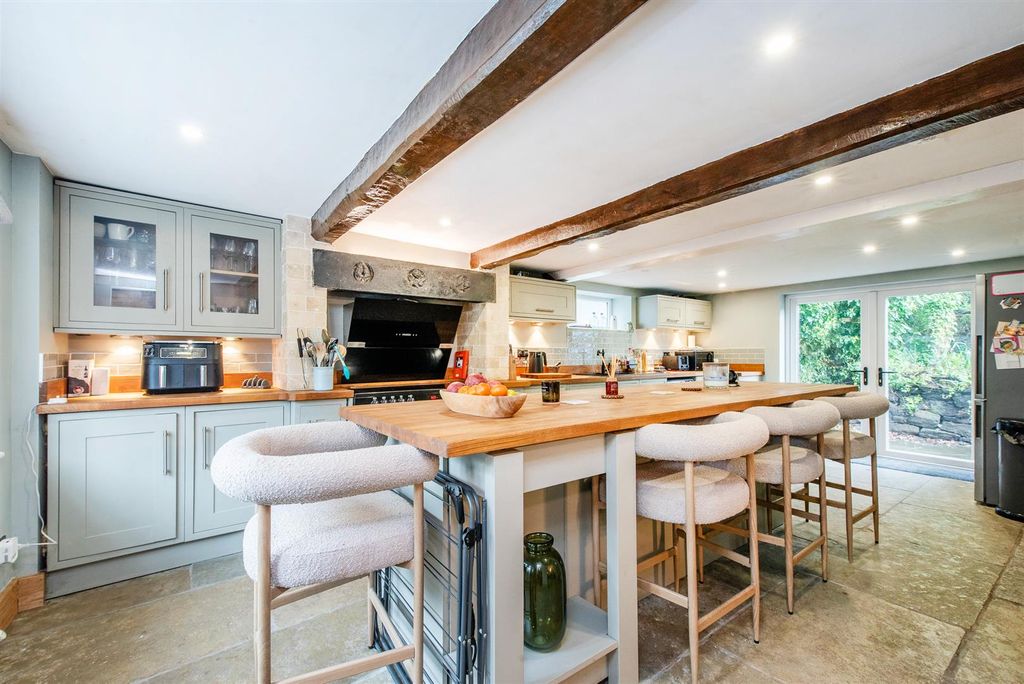 Property photo 3 of 25 Kitchen/Breakfast Room