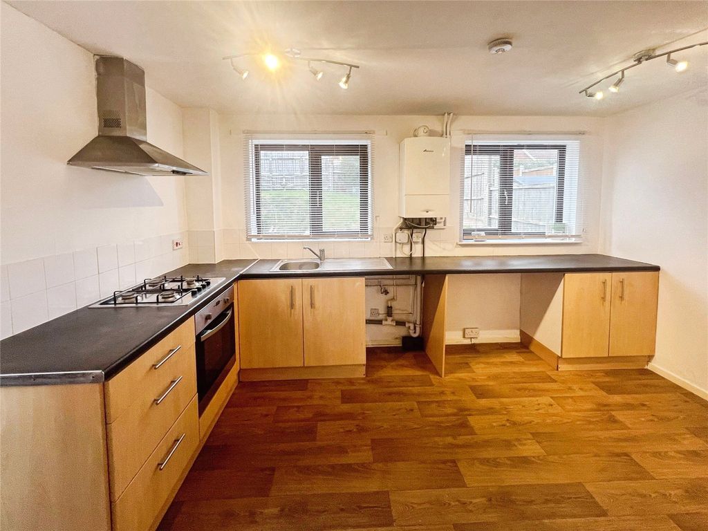 Property photo 2 of 10 Kitchen